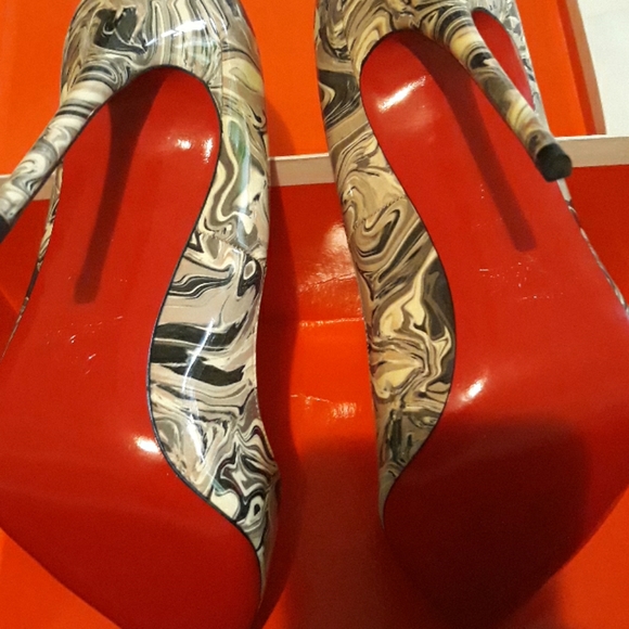 LouisVuitton shoes - Picture 3 of 4